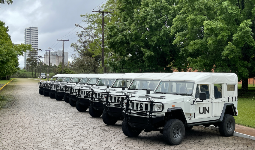 Exército do Uruguai adquire viaturas Agrale Marruá dos modelos  AM11 e AM23 Ambulância